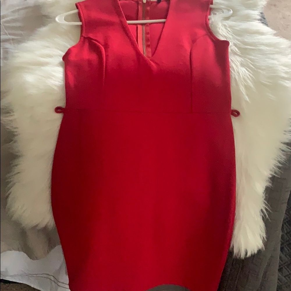 Red dress - Picture 2 of 4